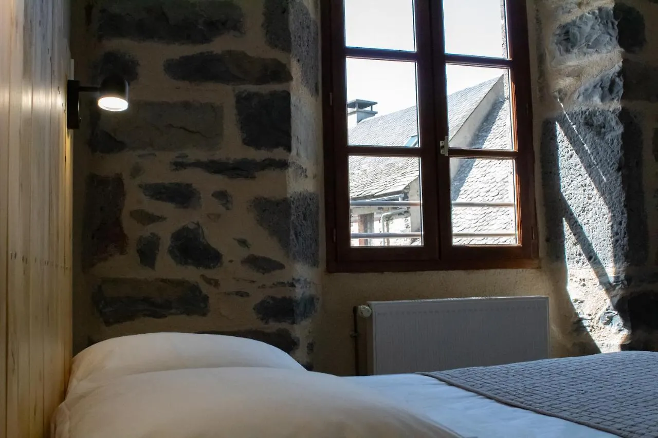 Hotel Restaurant Le Bardiere لاغيول